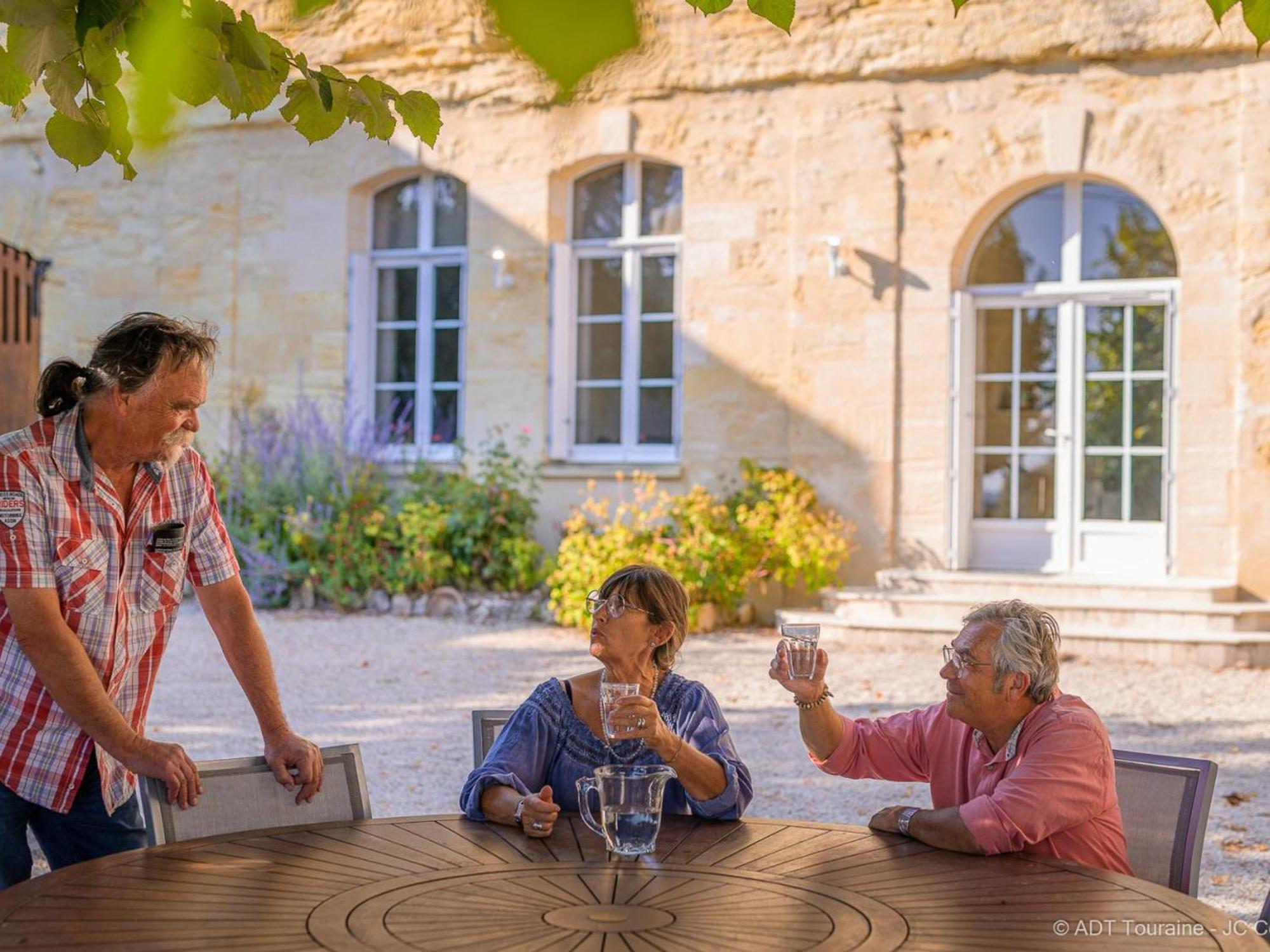 Maison Troglodyte Elegante Avec Spa, Salle De Jeux Et Jardin Clos A Vouvray - Fr-1-381-87 Екстериор снимка