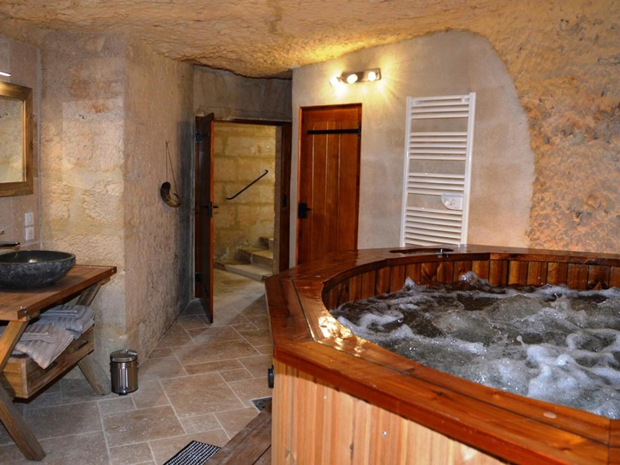 Maison Troglodyte Elegante Avec Spa, Salle De Jeux Et Jardin Clos A Vouvray - Fr-1-381-87 Екстериор снимка