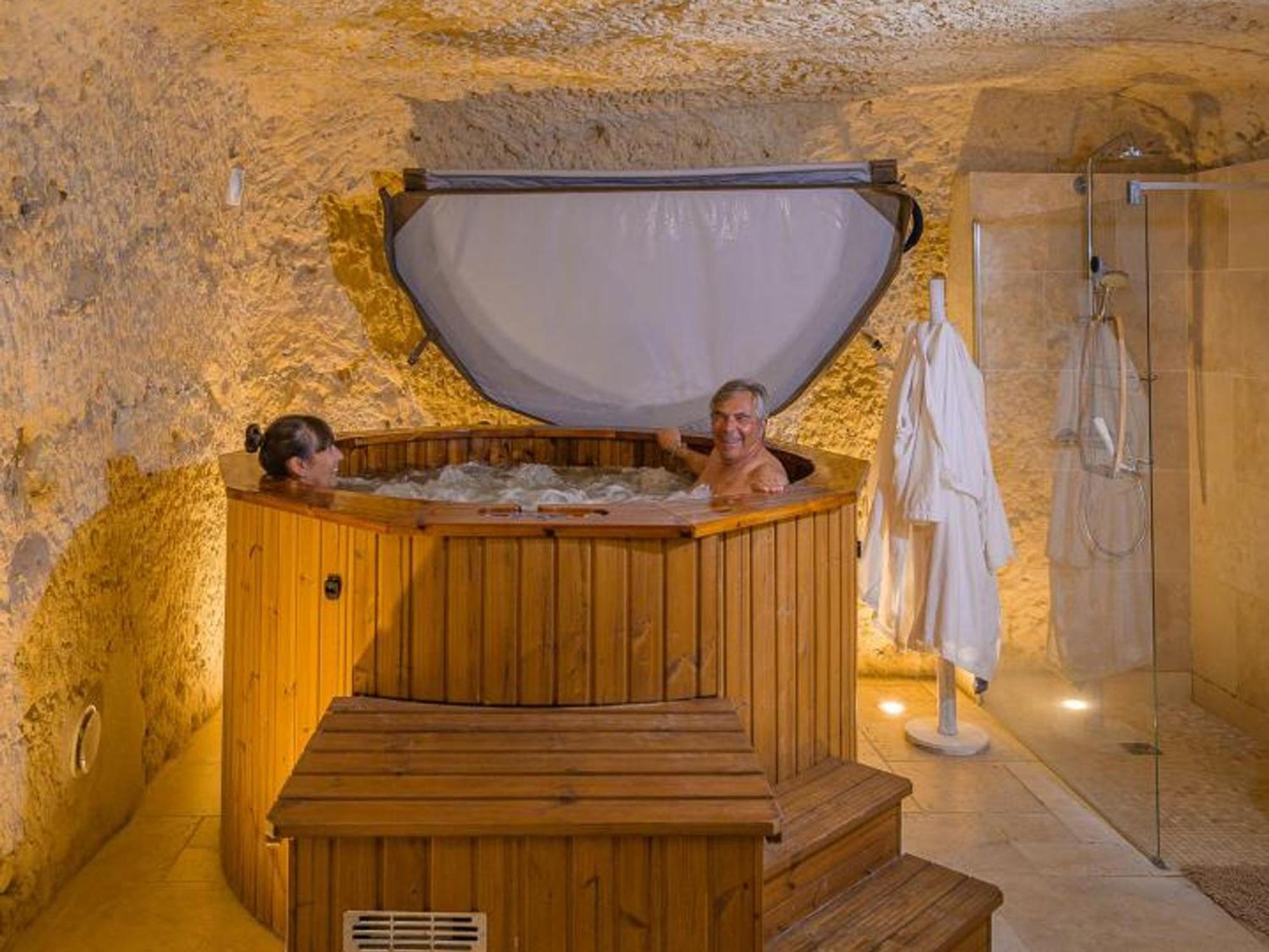 Maison Troglodyte Elegante Avec Spa, Salle De Jeux Et Jardin Clos A Vouvray - Fr-1-381-87 Екстериор снимка