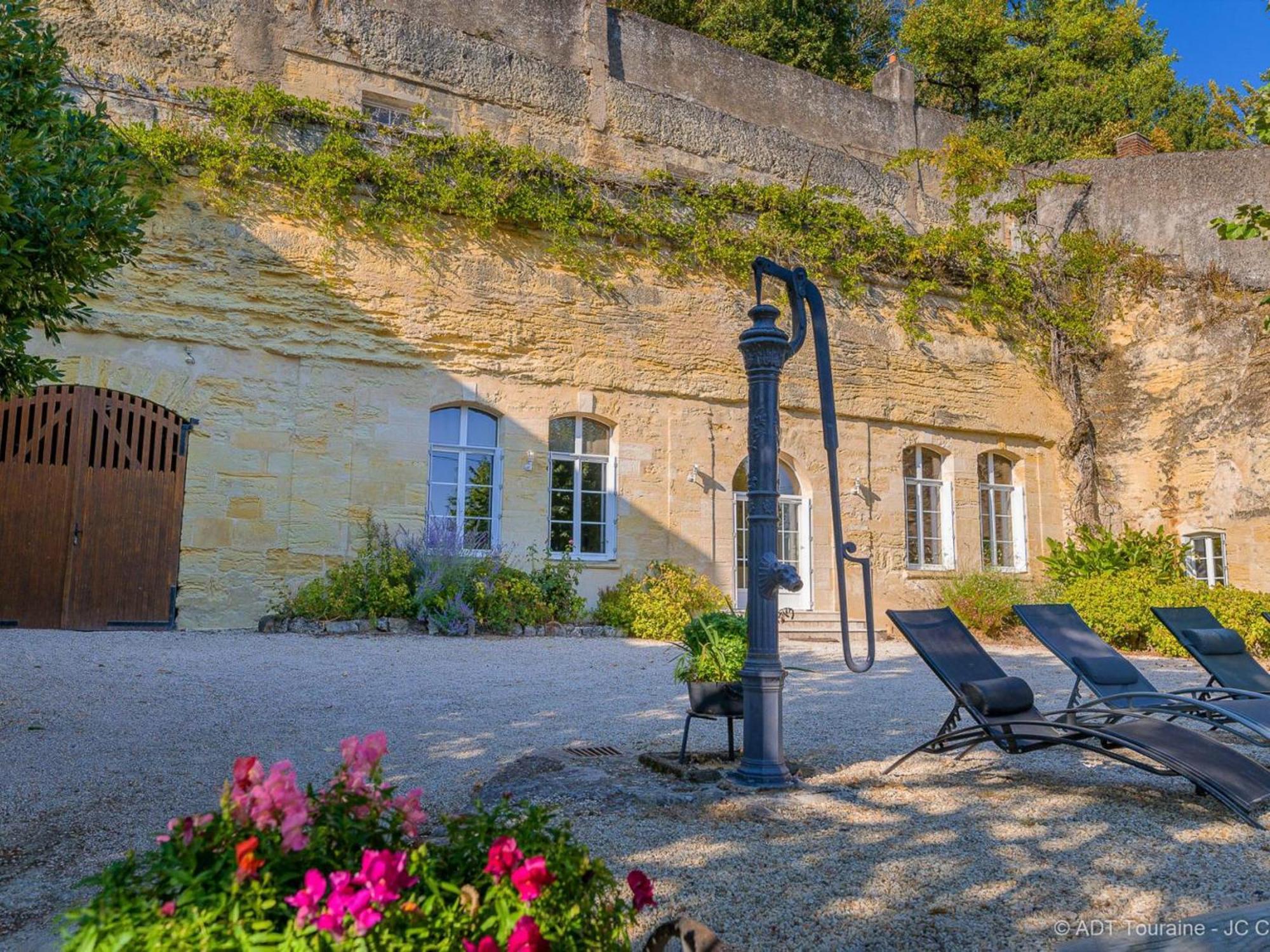 Maison Troglodyte Elegante Avec Spa, Salle De Jeux Et Jardin Clos A Vouvray - Fr-1-381-87 Екстериор снимка